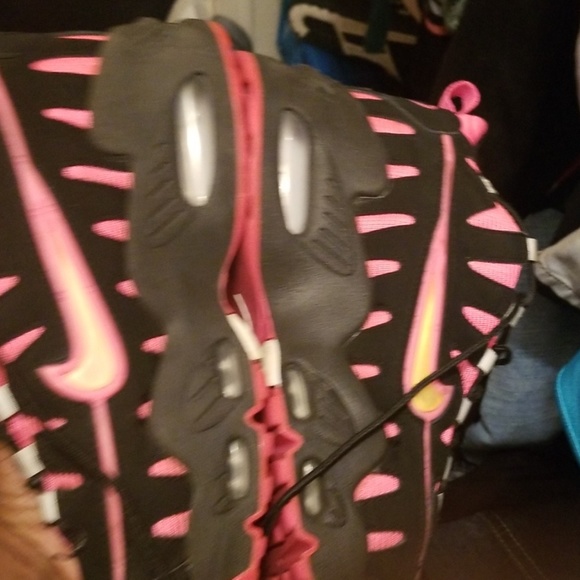 Nike - Picture 3 of 6